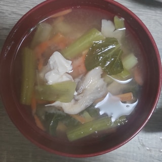 小松菜、にんじん、舞茸、豆腐のお味噌汁